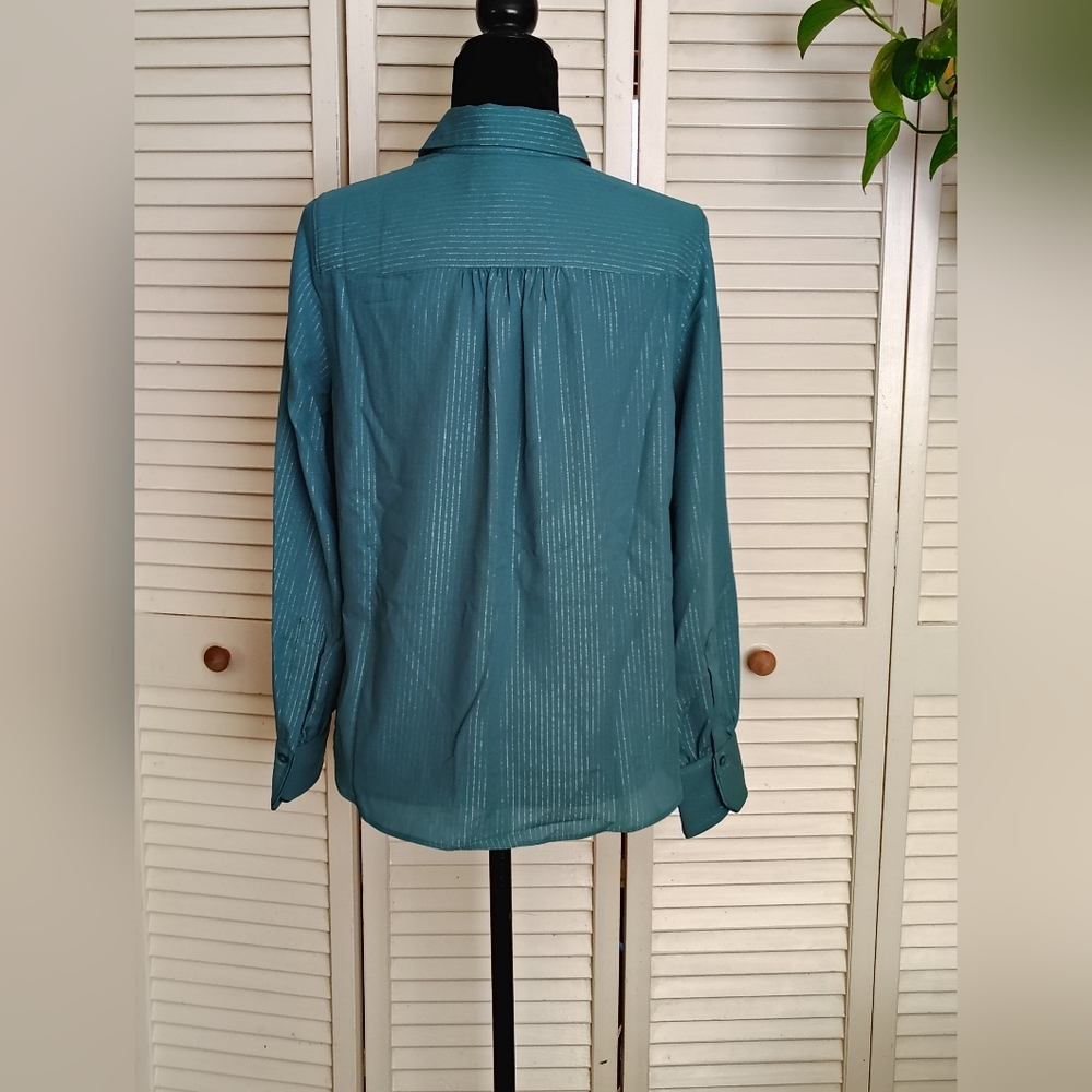 NWT White House Black Market Teal Textured Button-Down Shirt Size S - Picture 3 of 11